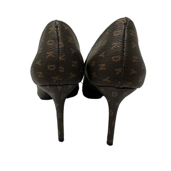 DKNY Pumps Women's Size 9 Pointed Toe Monogram Brown Bow Detail NEW - Picture 4 of 6